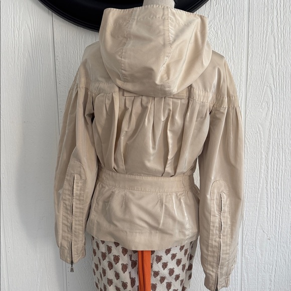 Louis Vuitton Silk Hooded Jacket - Picture 4 of 11